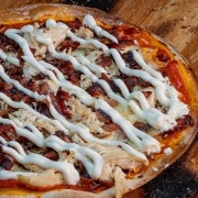 PIZZA CON SALSA DE AJO ATRIUM - Restaurante Atrium