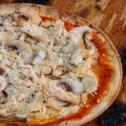 Pizza de pollo y champiñones - Restaurante Atrium